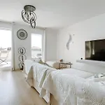Apartment Type Industriel Dans Cadre Provencal *