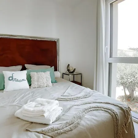 Apartment Type Industriel Dans Cadre Provencal